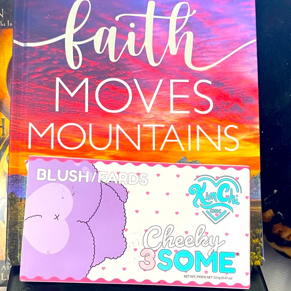 Cheeky 3Some Blush Palette - Purple w A
FREE GIFT 💝